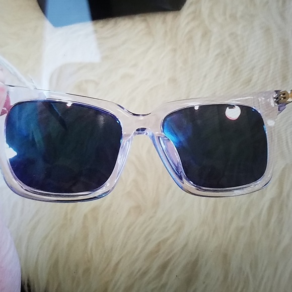 SOOOOLDD sunnies clear pink PRICE FIRM - Picture 4 of 5